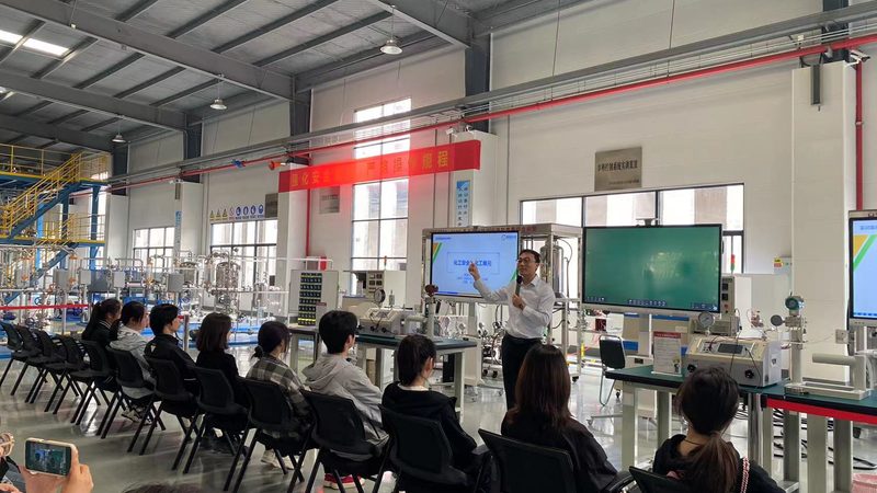 误区一：色母粒颜色越鲜艳越好